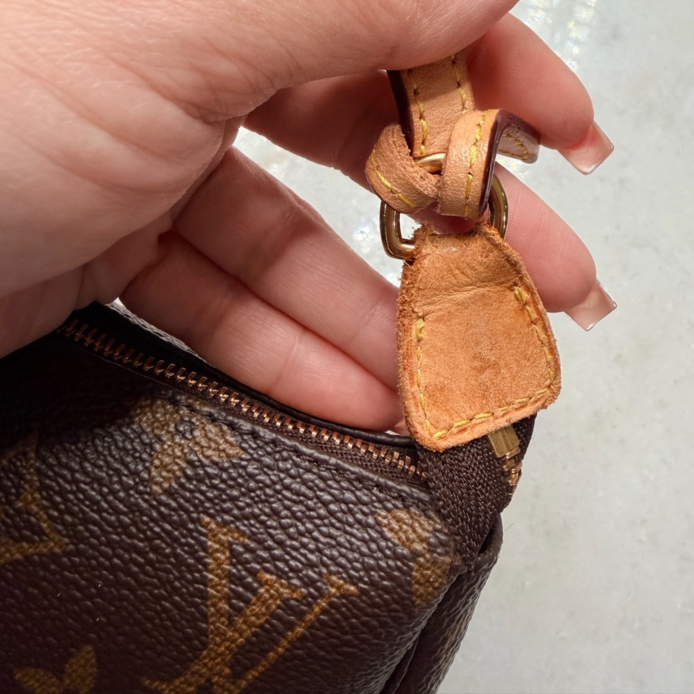 LOUIS VUITTON MONOGRAM POCHETTE - Picture 7 of 8